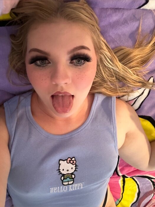 Playingwithemily (@playingwithemily), OnlyFans creator