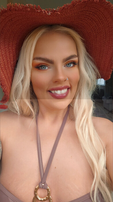 Poisonedpeach1 (@poisoned_peach1), OnlyFans creator