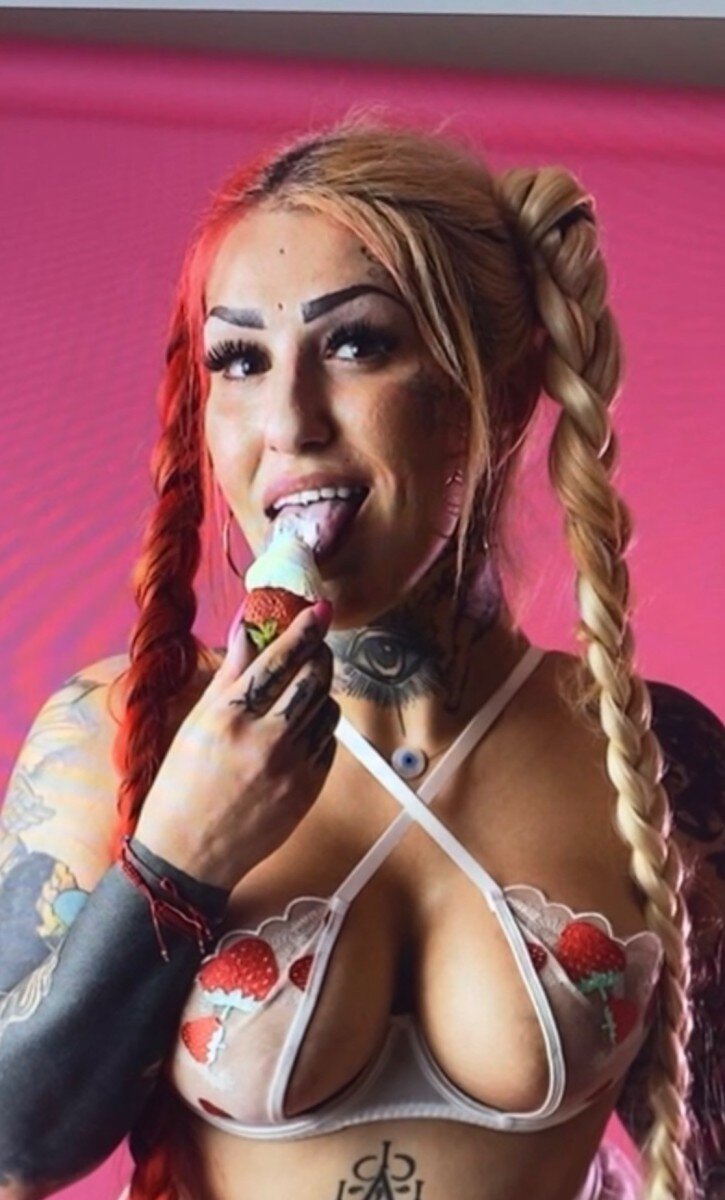 Poisonivee (@poisonivee), OnlyFans creator