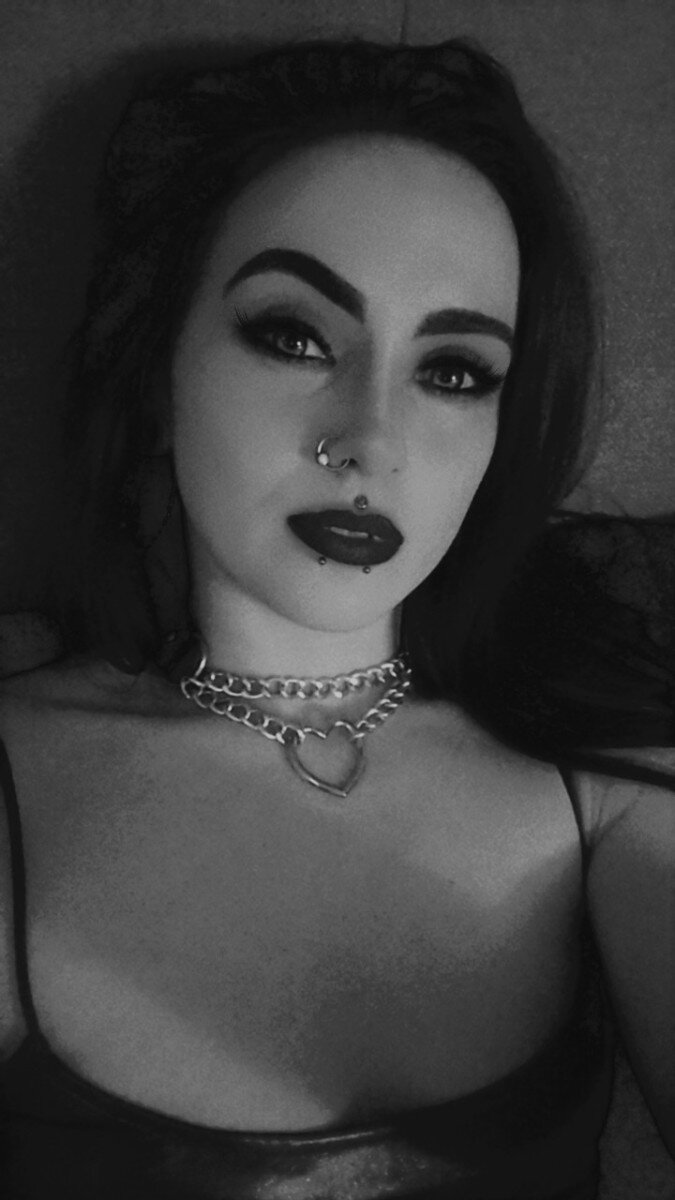 Poisonivy7 (@poisonivy7), OnlyFans creator