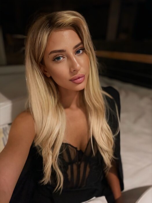 Pollyvia (@polly_via), OnlyFans creator