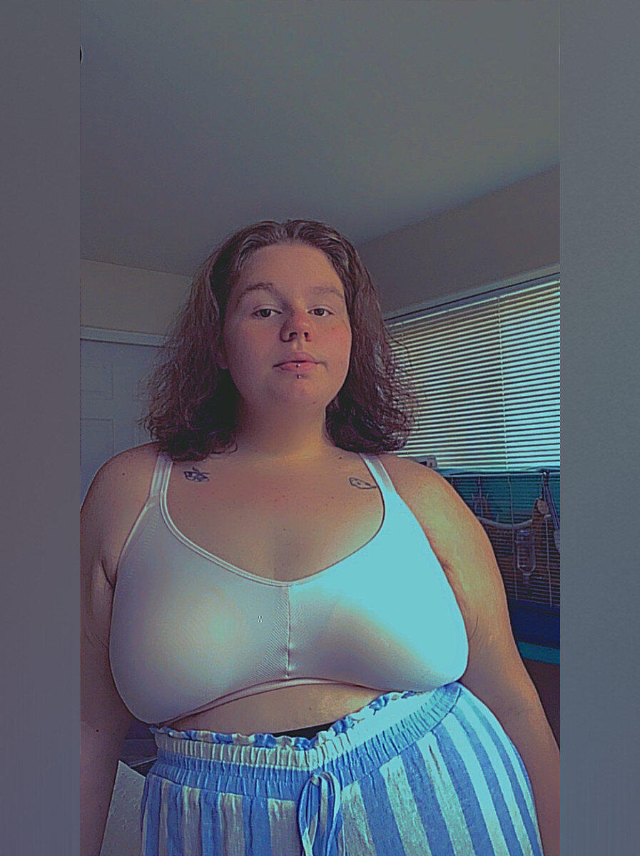 Poppyyflowerr (@poppyyflowerr), OnlyFans creator