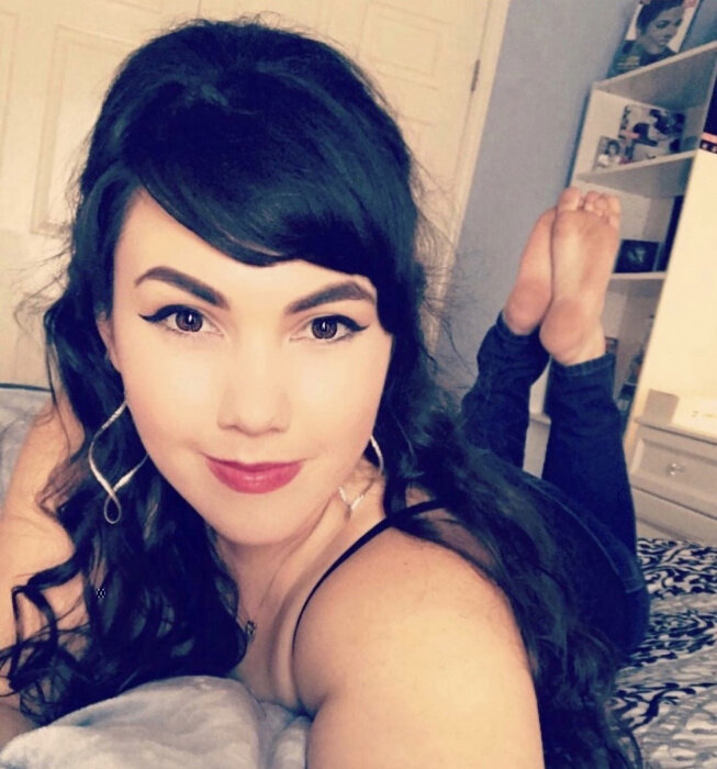 Positivelybarefoot (@positivelybarefoot), OnlyFans creator