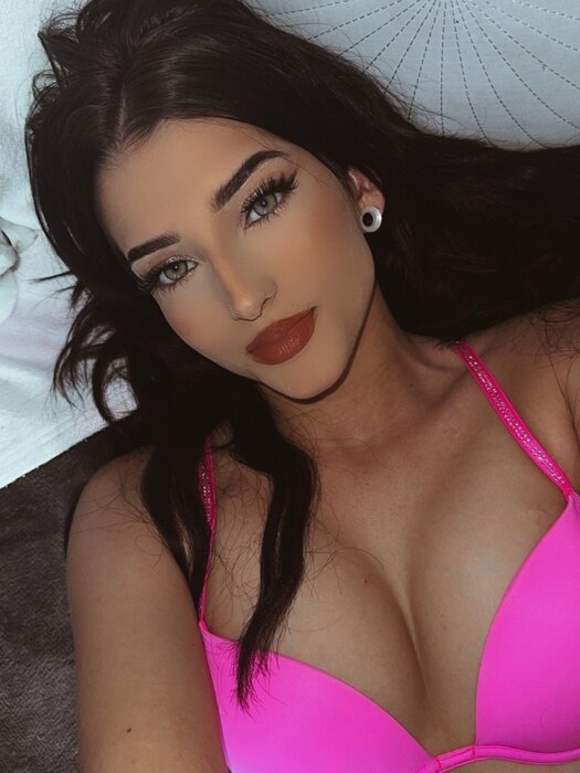Prettybitchdesii (@prettybitchdesii), OnlyFans creator