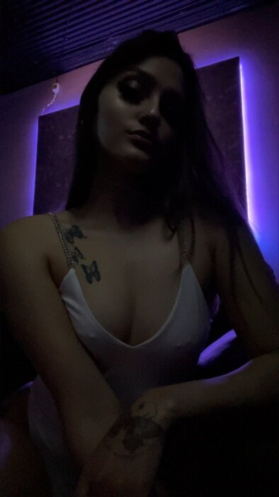 Prettylilthingxx (@prettylilthingxx), OnlyFans creator