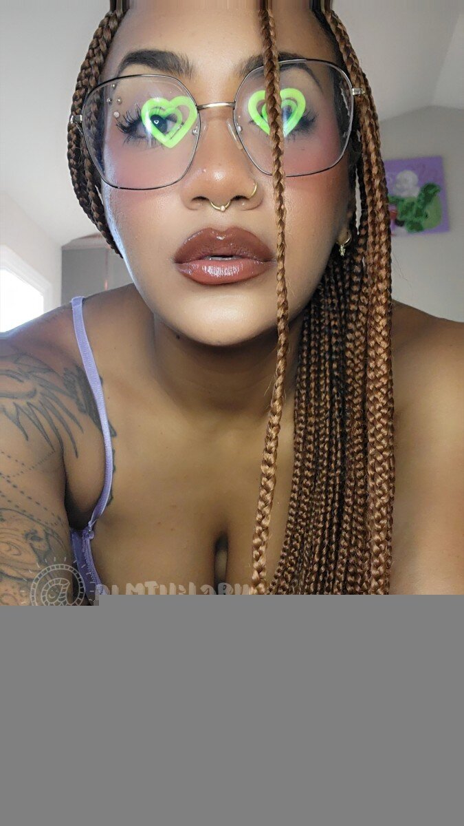 Prettylittlemixedthing (@prettylittlemixedthing), OnlyFans creator