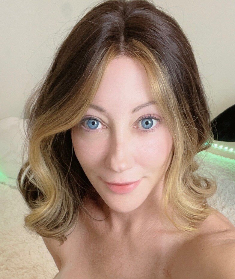 Prettynaughtywife (@prettynaughtywife), OnlyFans creator