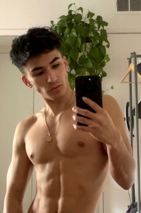 Prettyyboyyy7 (@prettyyboyyy7), OnlyFans creator