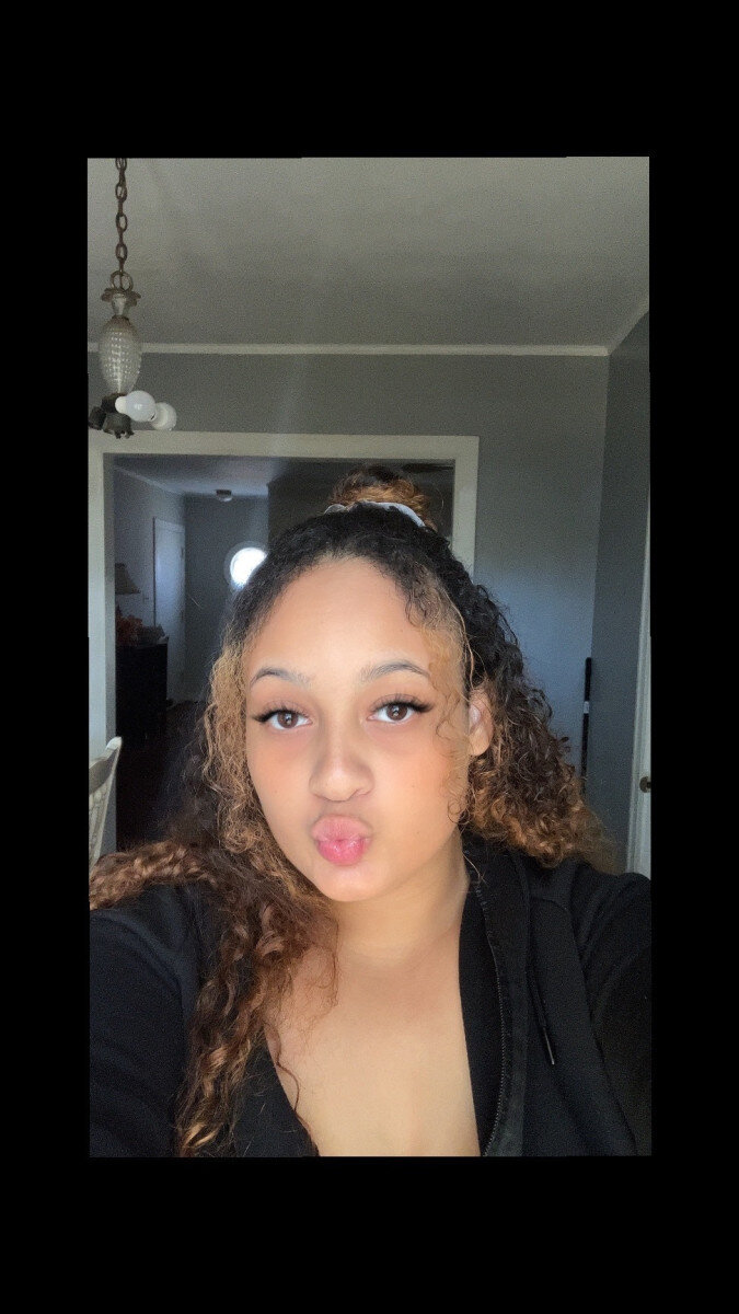 Prettyylillyy22 (@prettyylillyy22), OnlyFans creator