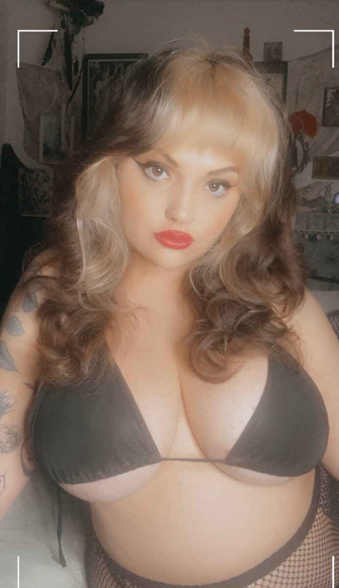 Primrose666 (@primrose666), OnlyFans creator
