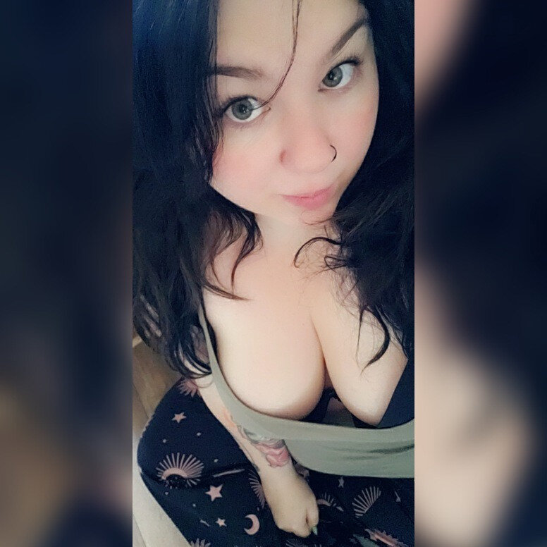 Puffpuffhazel (@puffpuffhazel), OnlyFans creator