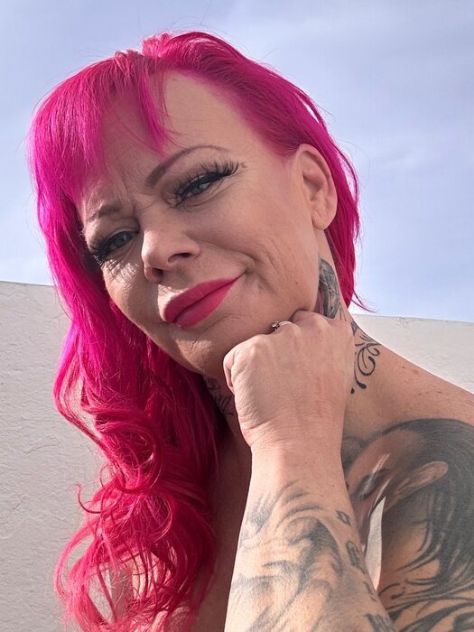 Punainenpuumafree (@punainenpuuma_free), OnlyFans creator