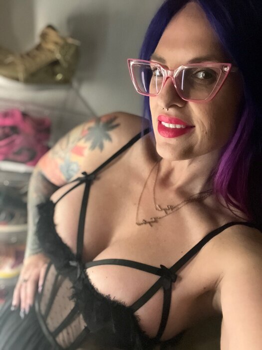 Purpletemptress (@purpletemptress), OnlyFans creator