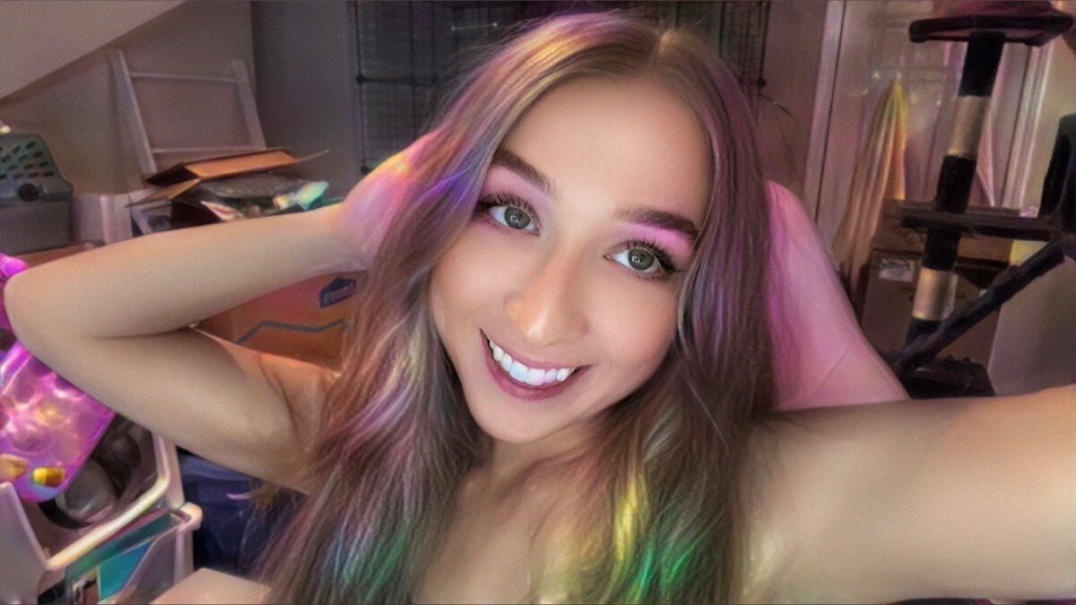 Pussyandpesos (@pussyandpesos), OnlyFans creator