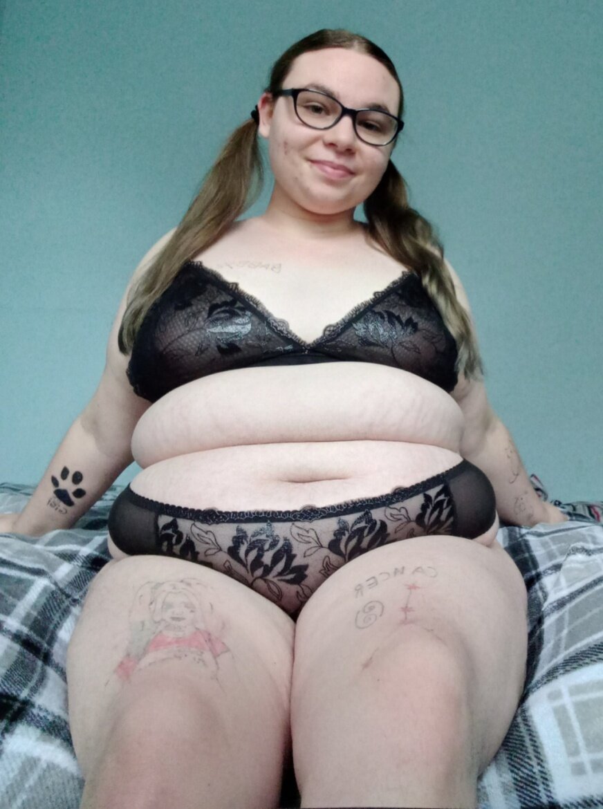 Queenbee03 (@queenbee.03), OnlyFans creator