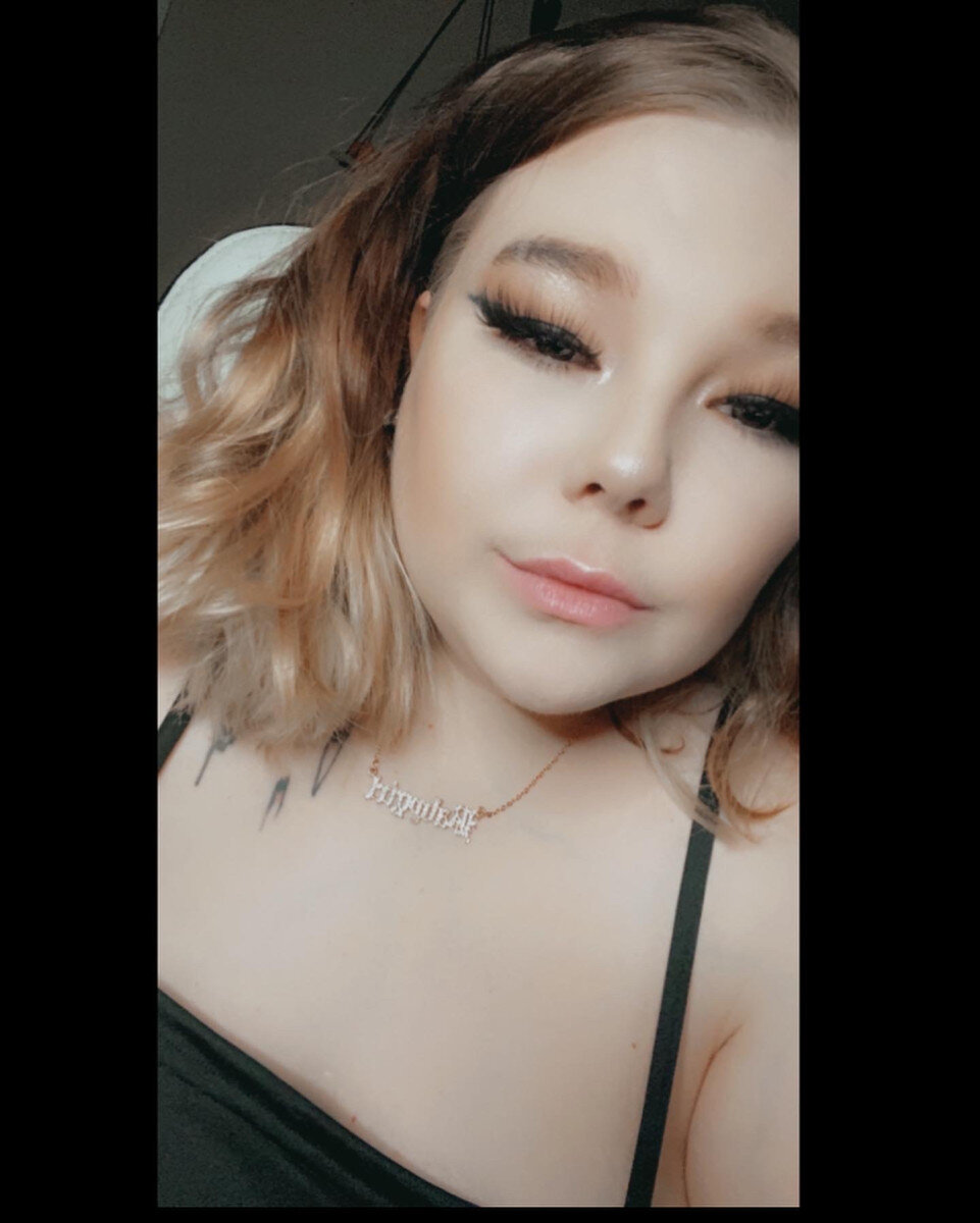 Queenbeebaby420 (@queenbeebaby420), OnlyFans creator