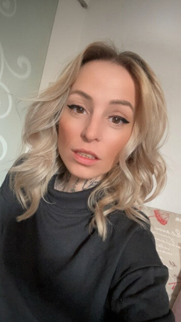Queenbellaaria (@queenbellaaria), OnlyFans creator