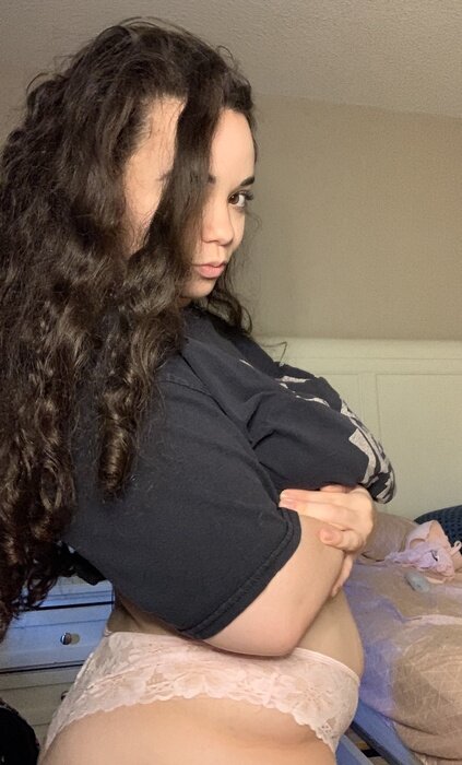 Queenc98 (@queenc_98), OnlyFans creator