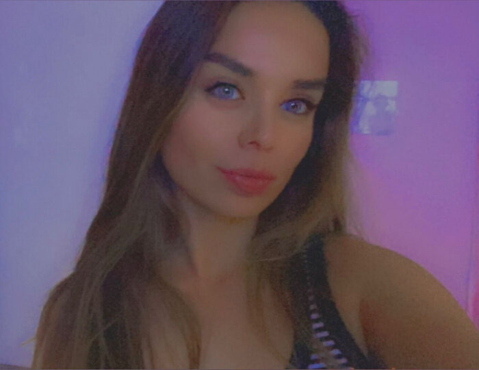 Queenliv411 (@queenliv411), OnlyFans creator