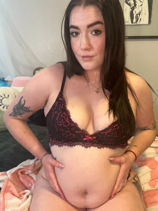 Queennbee8 (@queennbee8), OnlyFans creator