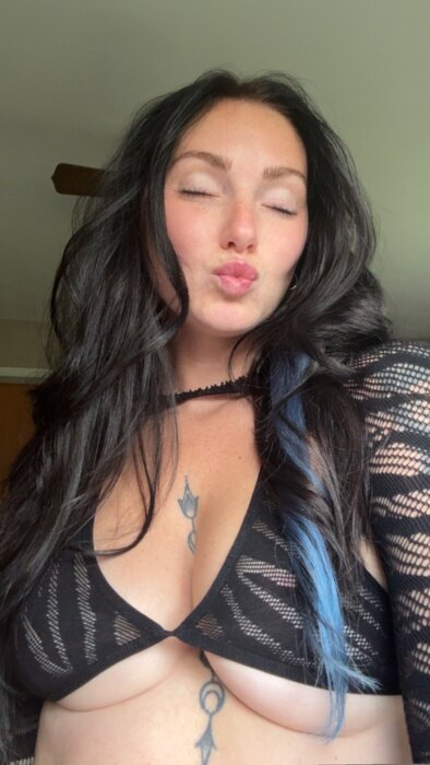 Queenofthen0rth (@queenofthen0rth), OnlyFans creator