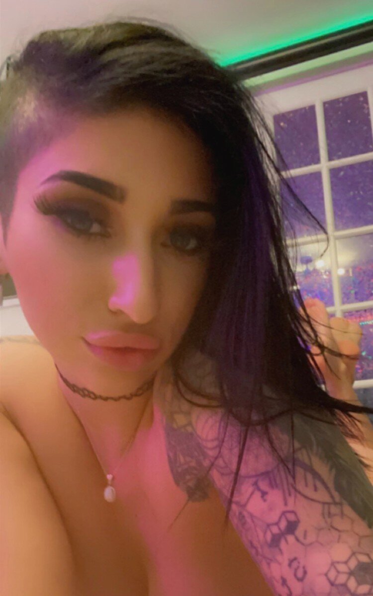 Queentesla (@queentesla), OnlyFans creator
