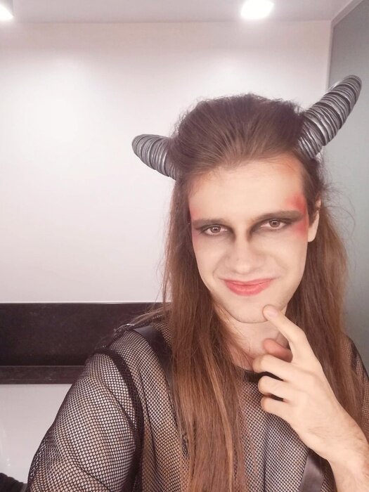 Queerhornyincubus