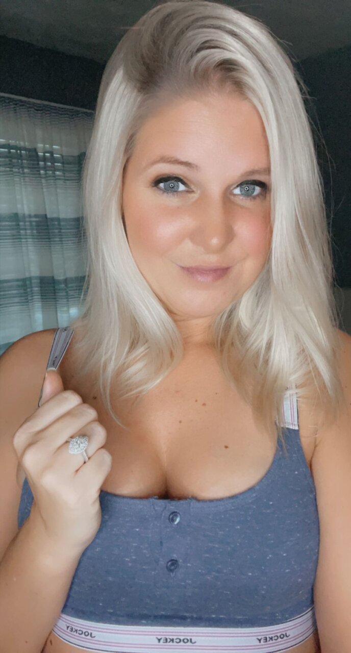 Rachelelizabeth87 (@rachelelizabeth87), OnlyFans creator