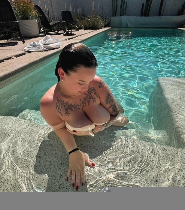 Raeeebby (@raeeebby), OnlyFans creator