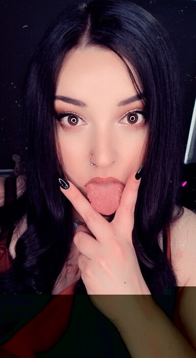 Rae (@raellynxxx), OnlyFans creator