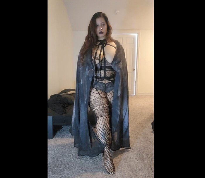 Ravenm00n1 (@ravenm00n1), OnlyFans creator