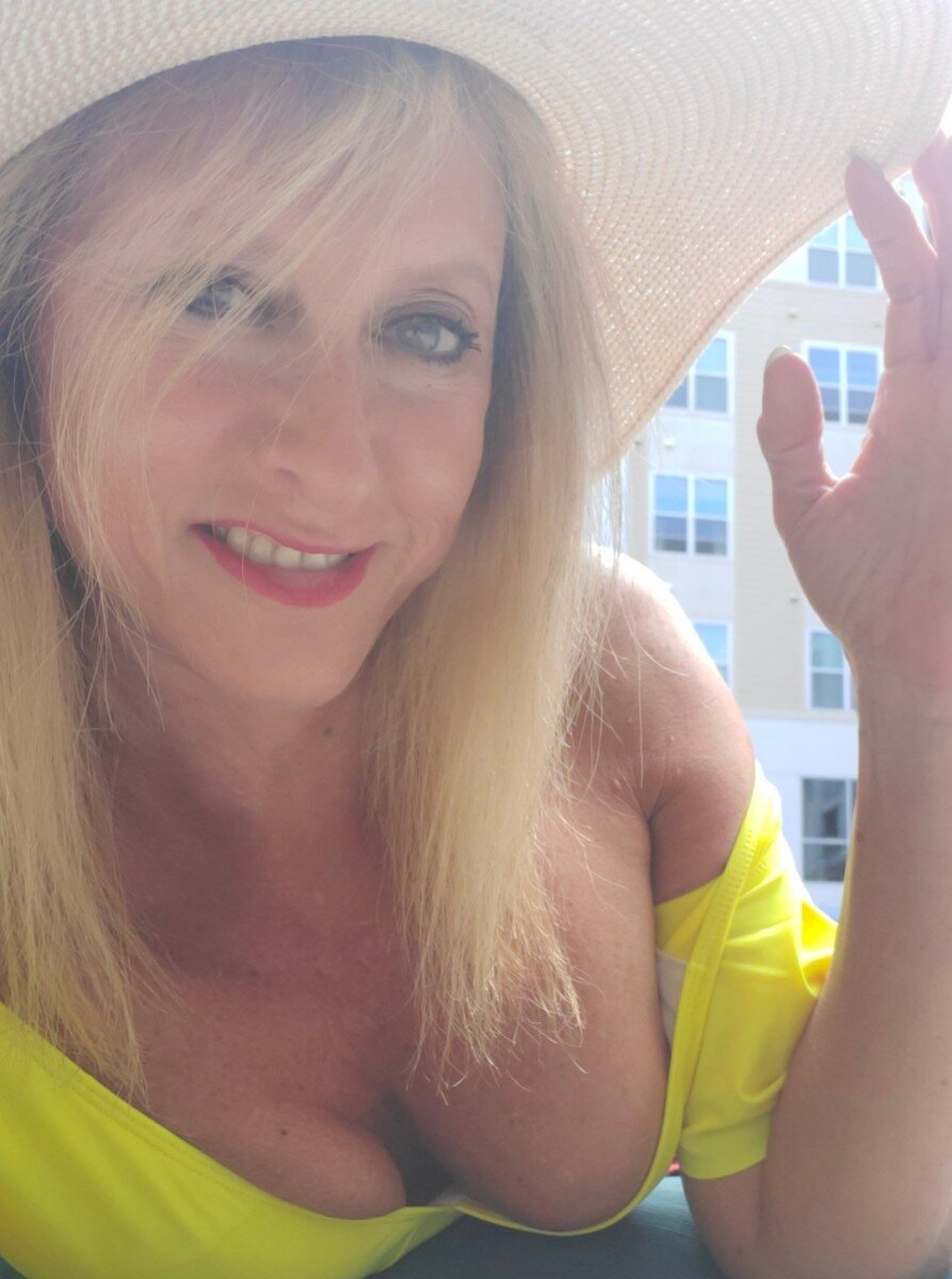 Rebafitness (@rebafitness), OnlyFans creator