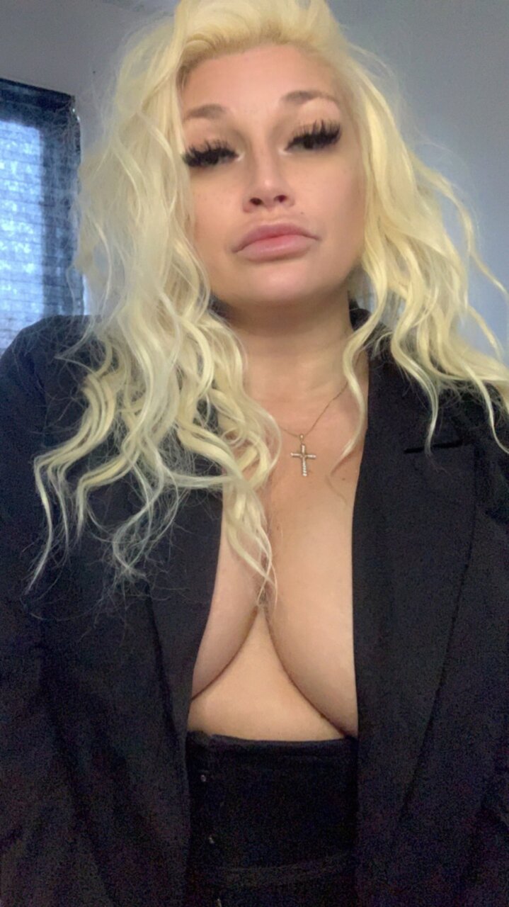 Redmilfxxx (@red-milfxxx), OnlyFans creator