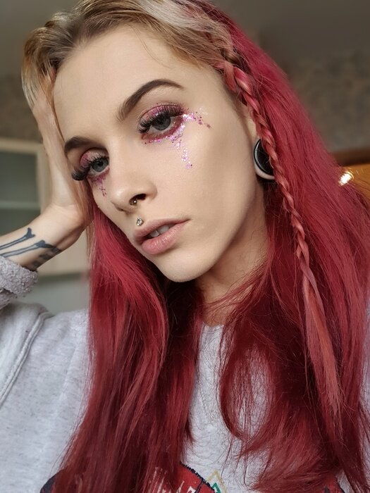 Redgirl666 (@red_girl666), OnlyFans creator