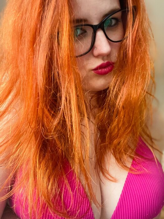 Redscarlet2 (@red_scarlet2), OnlyFans creator