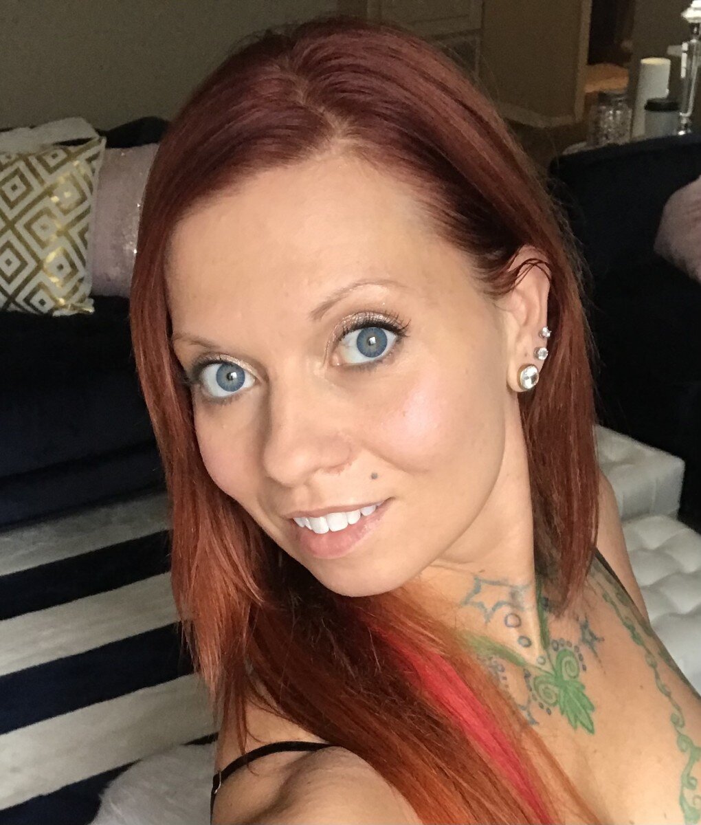 Redhollyberry (@redhollyberry), OnlyFans creator