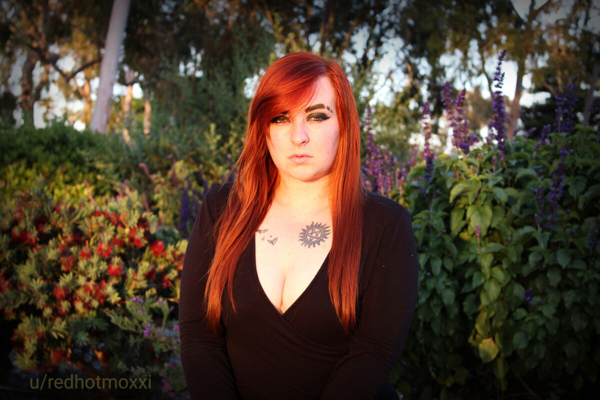 Moxxi (@redhotmoxxi), OnlyFans creator