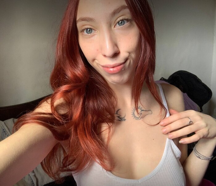 Redlucyy (@redlucyy), OnlyFans creator