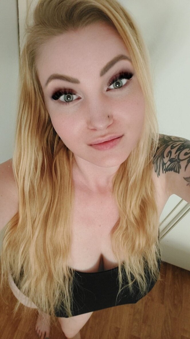 Reginaheart1990 (@reginaheart1990), OnlyFans creator