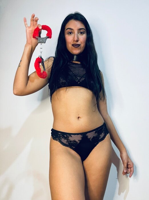 Reina1998 (@reina1998), OnlyFans creator