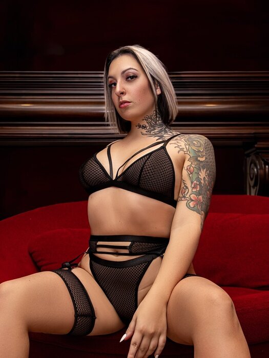 Relaxwithverona (@relaxwithverona), OnlyFans creator