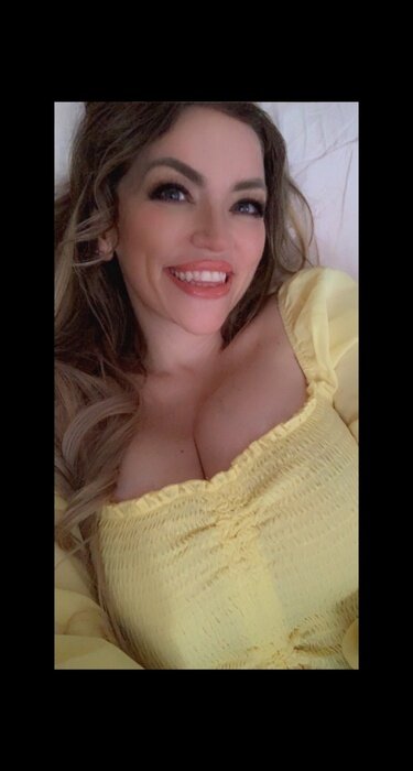 Retroblonde075 (@retroblonde075), OnlyFans creator