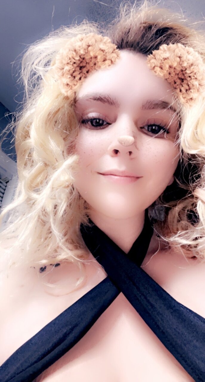 Retrocaterpillar (@retrocaterpillar), OnlyFans creator