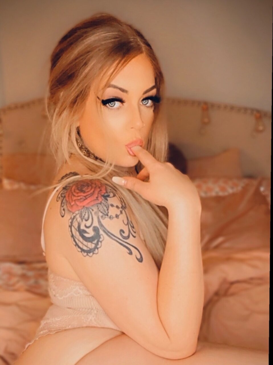 Rileylockhart (@rileylockhart), OnlyFans creator