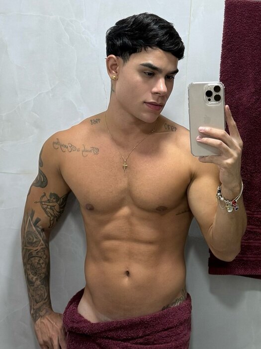 Robertsantanaa (@robert_santanaa), OnlyFans creator
