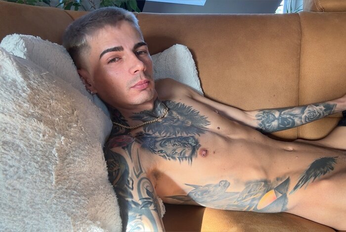 Robertboy15 (@robertboy15), OnlyFans creator