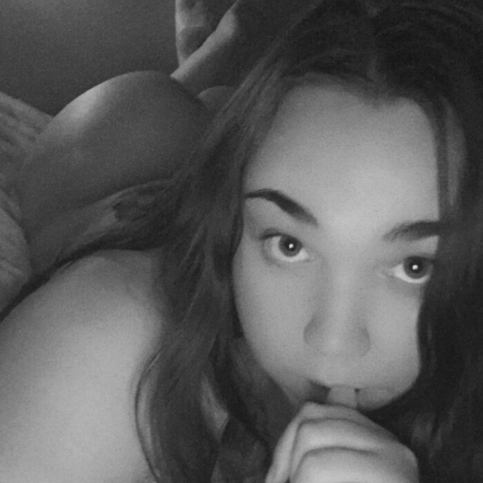 Rosebomb8 (@rosebomb8), OnlyFans creator