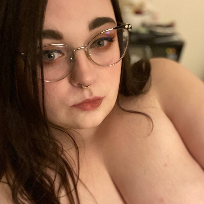 Millie (@rosebunn), OnlyFans creator