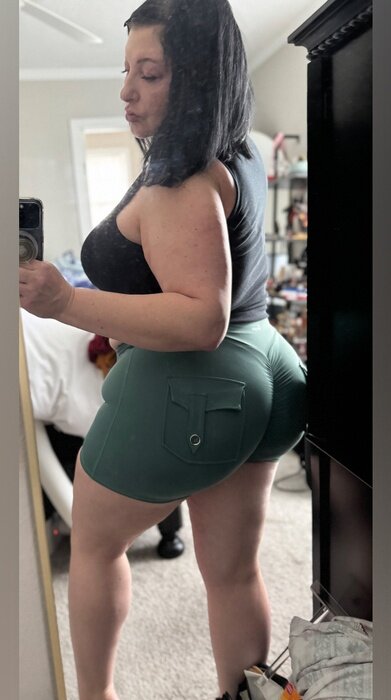 Rosecurves (@rosecurves), OnlyFans creator