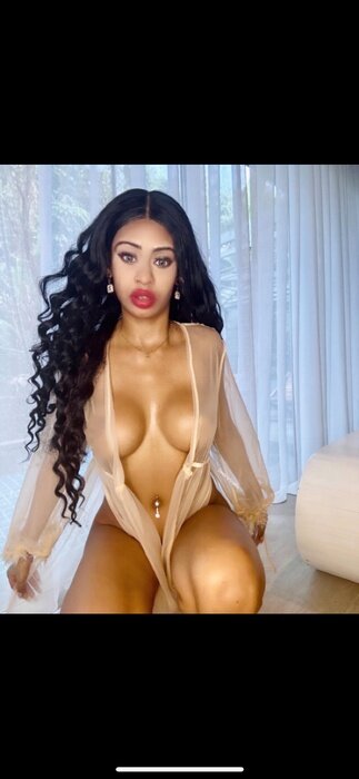 Roserushh (@roserushh), OnlyFans creator